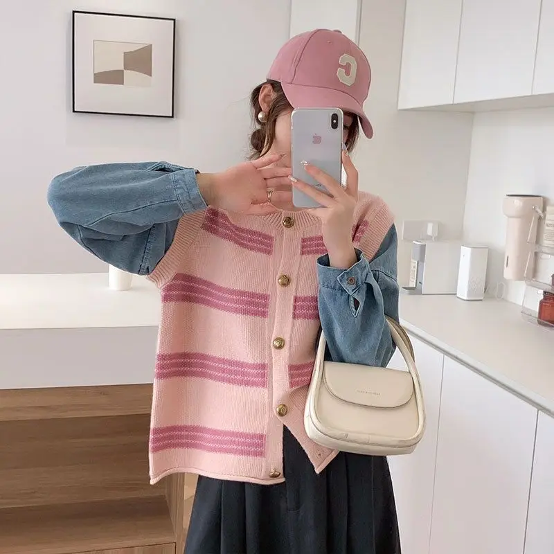 Fake Two Pieces Knitted Striped Cardigan Female Clothing Casual Fashion Denim Patchwork 2024 Spring Autumn Loose Korean Sweaters
Fake Two Pieces Knitted Striped Cardigan Female Clothing Casual Fashion Denim Patchwork 2024 Spring Autumn Loose Korean Sweaters