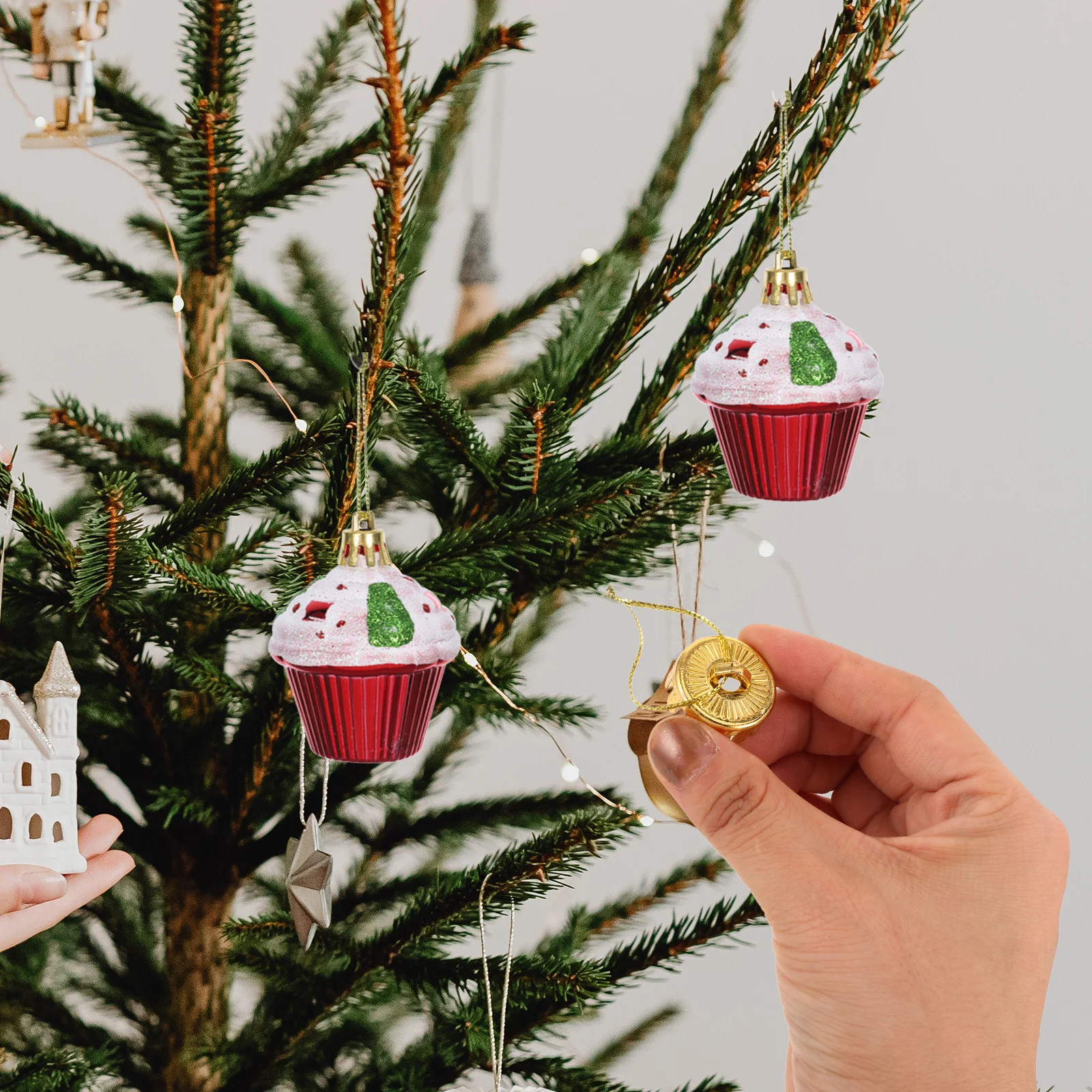 100Pcs 2Cm Ornament Cap Covers Christmas Tree Decoration DIY Holiday Ornament Caps Replacement Hangers for Plastic Glass Ceramic
100Pcs 2Cm Ornament Cap Covers Christmas Tree Decoration DIY Holiday Ornament Caps Replacement Hangers for Plastic Glass Ceramic