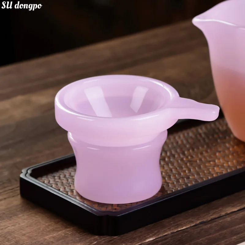 Furong Jade Porcelain Handle Tea Strainer Pink Glass Chinese Style Tea Separation Filter Tea Residue Funnel Accessories
Furong Jade Porcelain Handle Tea Strainer Pink Glass Chinese Style Tea Separation Filter Tea Residue Funnel Accessories
