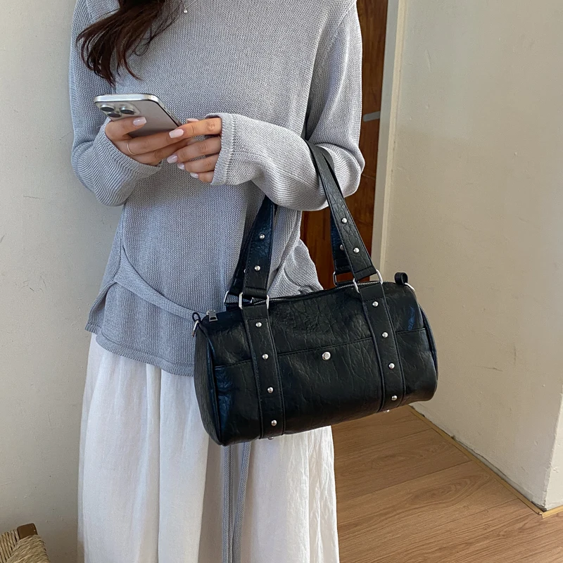 Retro Rivets Deco Bowling Bag for Women's Summer Autumn New Boston Bags Fashion Trendy Pu Leather Handbags Niche Commuting Bag
Retro Rivets Deco Bowling Bag for Women's Summer Autumn New Boston Bags Fashion Trendy Pu Leather Handbags Niche Commuting Bag