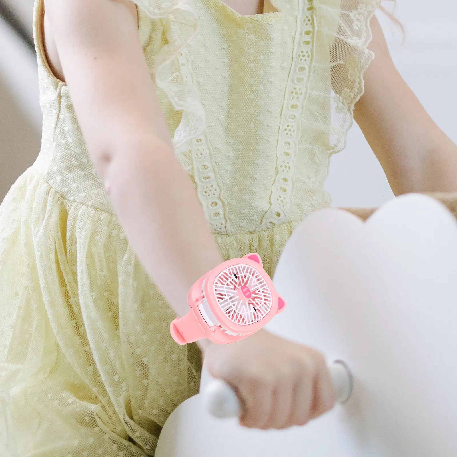 Миниатюрный вентилятор-часы для детей, USB-перезаряжаемый, портативный наручный вентилятор с регулируемой скоростью, удобный для ношения, незаменим для лета и активного отдыха
Миниатюрный вентилятор-часы для детей, USB-перезаряжаемый, портативный наручный вентилятор с регулируемой скоростью, удобный для ношения, незаменим для лета и активного отдыха