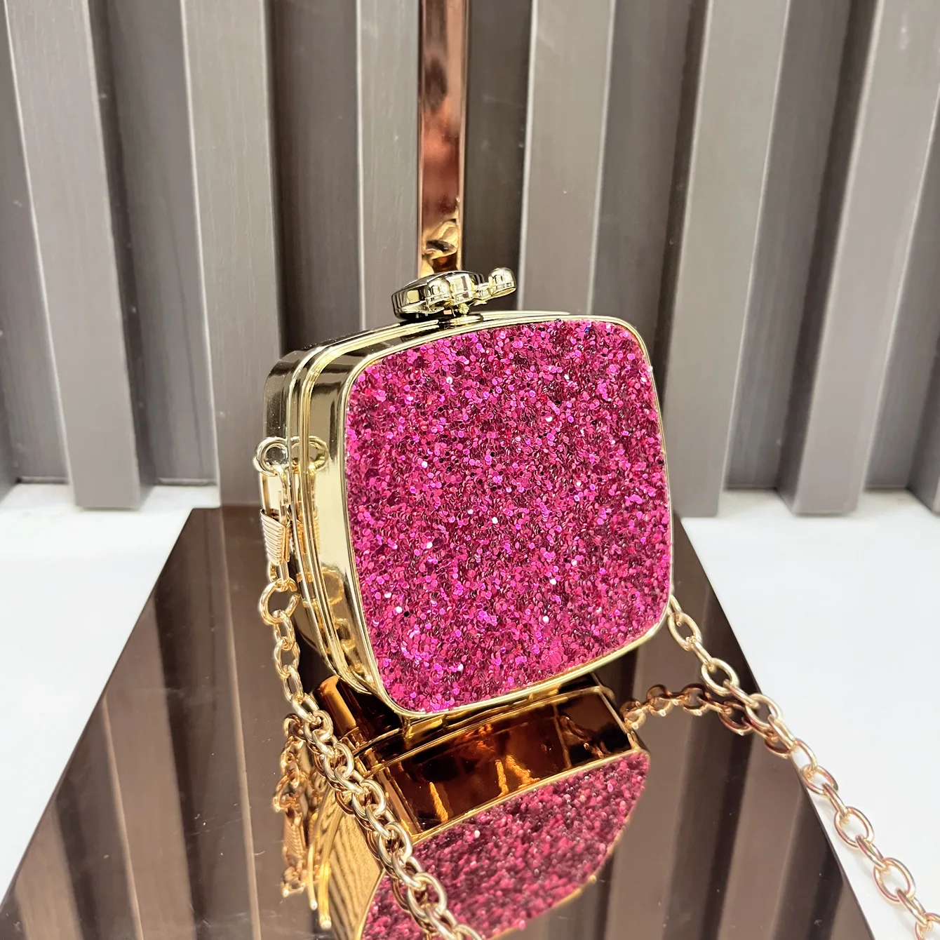 New Crossbody Bag Women's Bag Fashionable And Personalized Mini Change Earphones Shoulder Bag Chain Box Bag
New Crossbody Bag Women's Bag Fashionable And Personalized Mini Change Earphones Shoulder Bag Chain Box Bag
