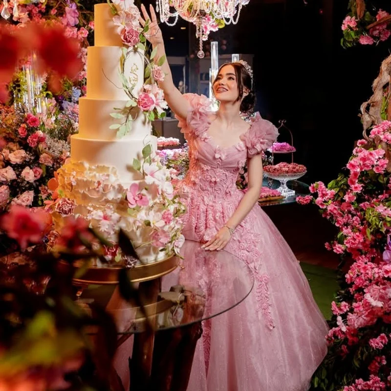 Customized Shiny Pink Off Shoulder Quinceanera Dress Tull crystal 3D flower applique Lace beads vestidos de 15 Quinceanera
Customized Shiny Pink Off Shoulder Quinceanera Dress Tull crystal 3D flower applique Lace beads vestidos de 15 Quinceanera