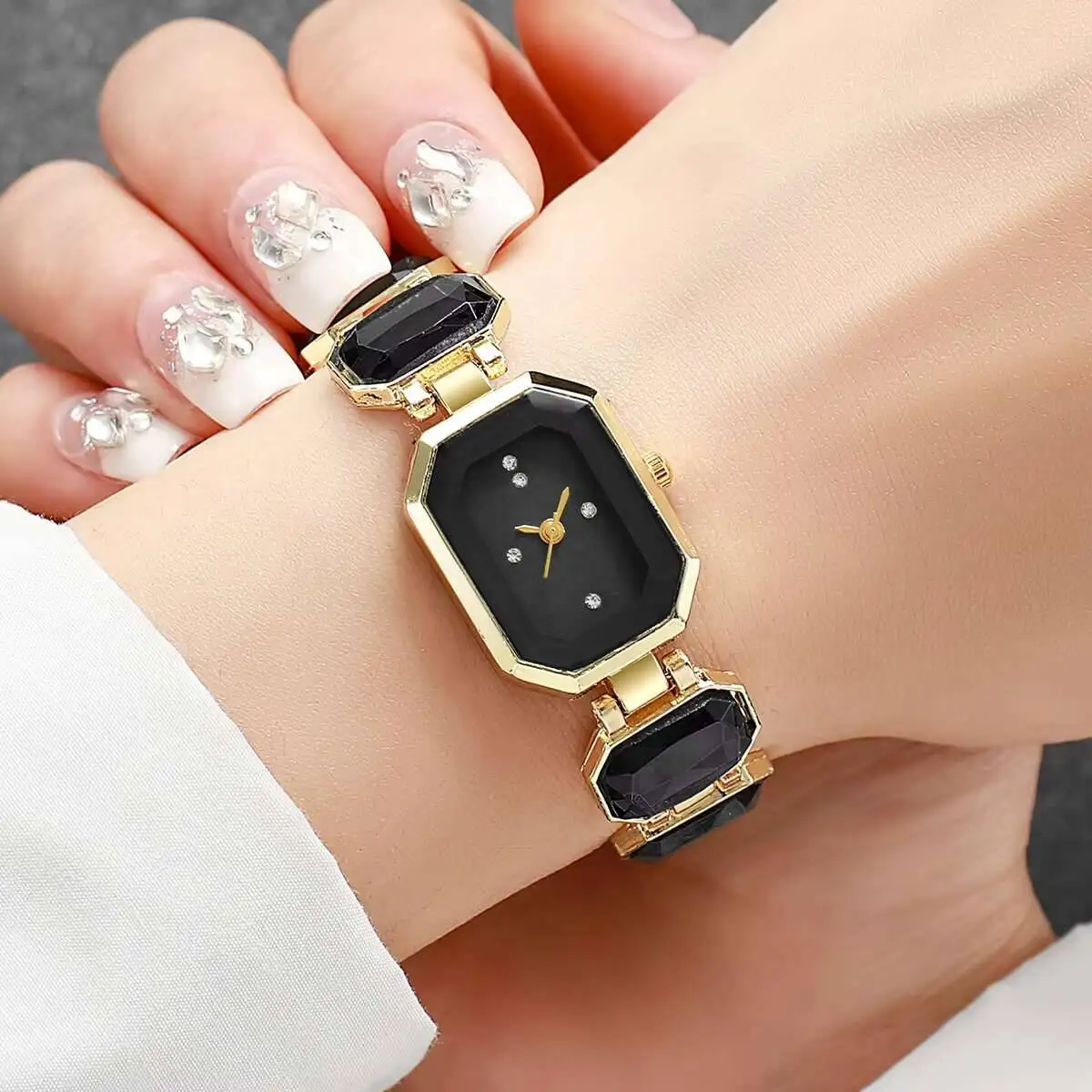 Elegant Women's Watch Fashion Rectangle Dial Ladies Quartz Wrist Watches Girls Clock Reloj Hombre(Without Box)
Elegant Women's Watch Fashion Rectangle Dial Ladies Quartz Wrist Watches Girls Clock Reloj Hombre(Without Box)