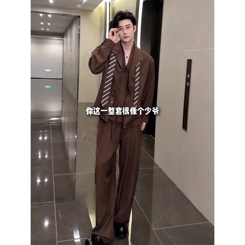 Brown Faux Two-Piece Shirt Suit For Men, Trendy Design, Light Luxury Trousers, Cool And Stylish High-End Outfit Set
Brown Faux Two-Piece Shirt Suit For Men, Trendy Design, Light Luxury Trousers, Cool And Stylish High-End Outfit Set