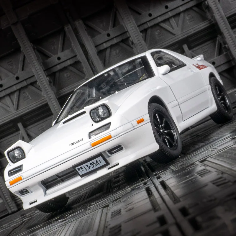 1:24 Mazda RX-7 alloy car model ornament, sound and light feedback, children's toy, shock absorption and steering
1:24 Mazda RX-7 alloy car model ornament, sound and light feedback, children's toy, shock absorption and steering