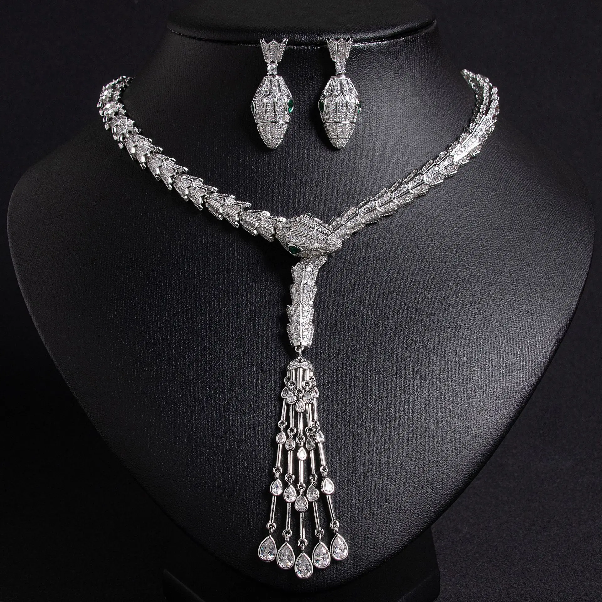 Light Luxury Snake Teardrop Tassel Cubic Zircon Jewelry Set Necklace Earrings Women Bridal Wedding Evening Dress Accessory
Light Luxury Snake Teardrop Tassel Cubic Zircon Jewelry Set Necklace Earrings Women Bridal Wedding Evening Dress Accessory