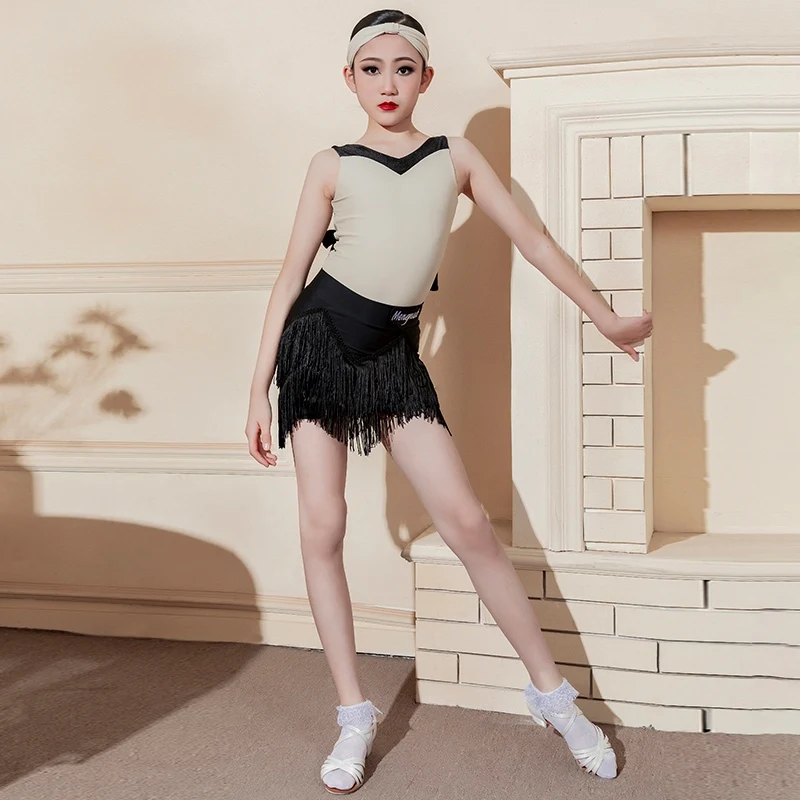 Платье для латинских танцев для девочек, топ, юбка с нерегулярными кисточками, костюм с разрезом, одежда для танцевальной практики чачи-румбы, костюмы для выступлений DQL11629
Платье для латинских танцев для девочек, топ, юбка с нерегулярными кисточками, костюм с разрезом, одежда для танцевальной практики чачи-румбы, костюмы для выступлений DQL11629