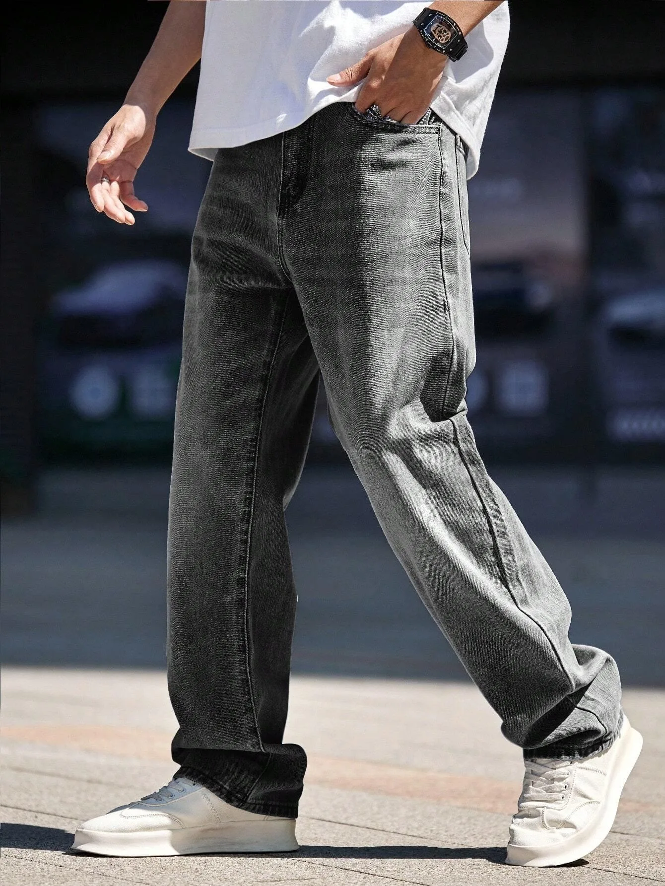 Мужские узкие серые джинсы прямого кроя, американский уличный дизайн в стиле хип-хоп, подходят для повседневной носки.
Мужские узкие серые джинсы прямого кроя, американский уличный дизайн в стиле хип-хоп, подходят для повседневной носки.