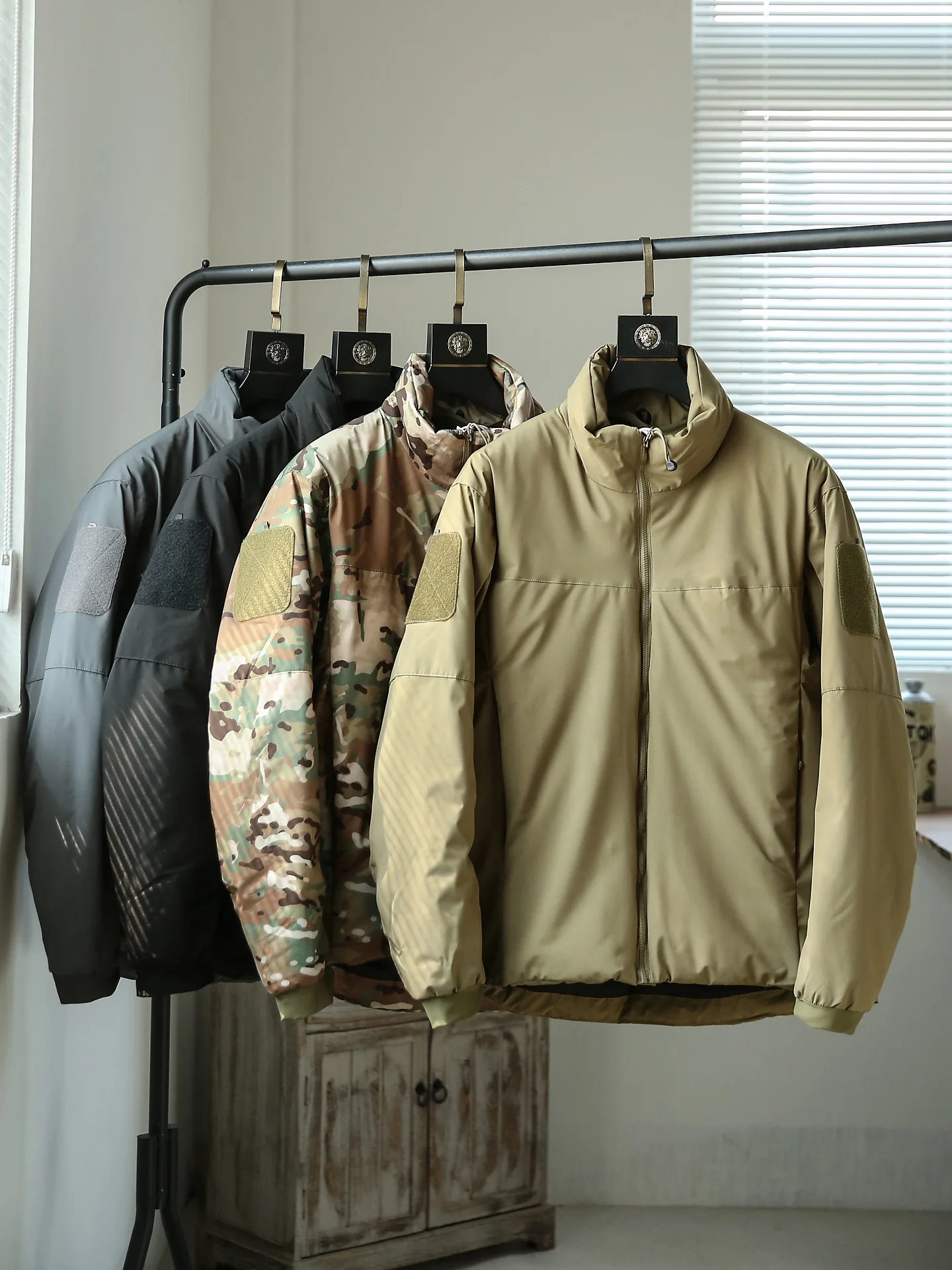 Теплая хлопковая куртка мужская для активного отдыха, функциональная, с воротником-стойкой, ветрозащитная, водоотталкивающая, зимняя, новая модель, 3D крой, хлопковое пальто
Теплая хлопковая куртка мужская для активного отдыха, функциональная, с воротником-стойкой, ветрозащитная, водоотталкивающая, зимняя, новая модель, 3D крой, хлопковое пальто