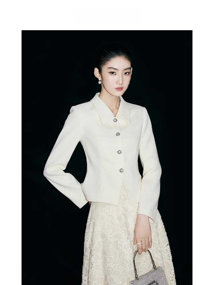 MandyZhang Elegant White Diamond Embedded Short Coat for Women Spring Autumn Flip Collar Slim Fit Style Polyester Fiber Jacket
MandyZhang Elegant White Diamond Embedded Short Coat for Women Spring Autumn Flip Collar Slim Fit Style Polyester Fiber Jacket