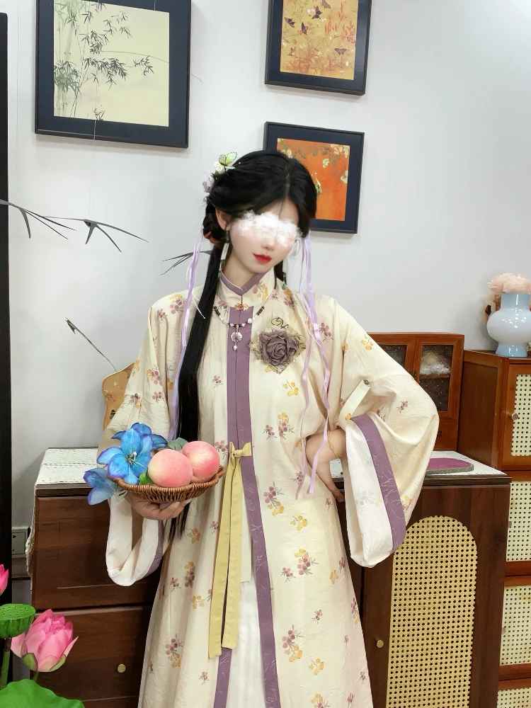 Традиционный комплект ханьфу с воротником с принтом. Длинная и улучшенная плиссированная юбка с высокой талией из полиэфирного волокна для женщин.
Традиционный комплект ханьфу с воротником с принтом. Длинная и улучшенная плиссированная юбка с высокой талией из полиэфирного волокна для женщин.