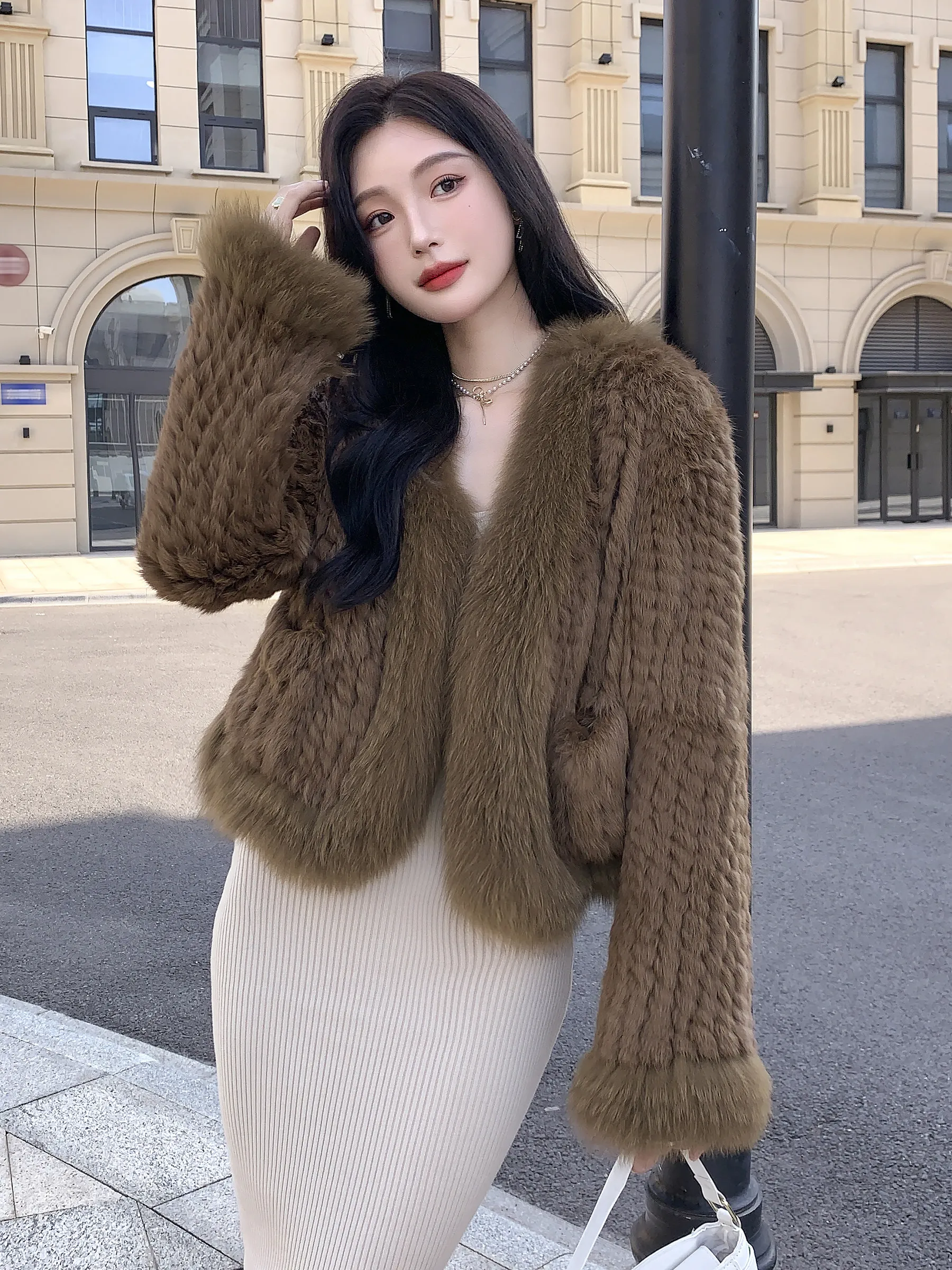 Real Genuine Natural Knitted Rabbit Fur Shawl Coat With Fox Fur Collar New Real Fox Fur Jackets Luxury Woman Clothing
Real Genuine Natural Knitted Rabbit Fur Shawl Coat With Fox Fur Collar New Real Fox Fur Jackets Luxury Woman Clothing