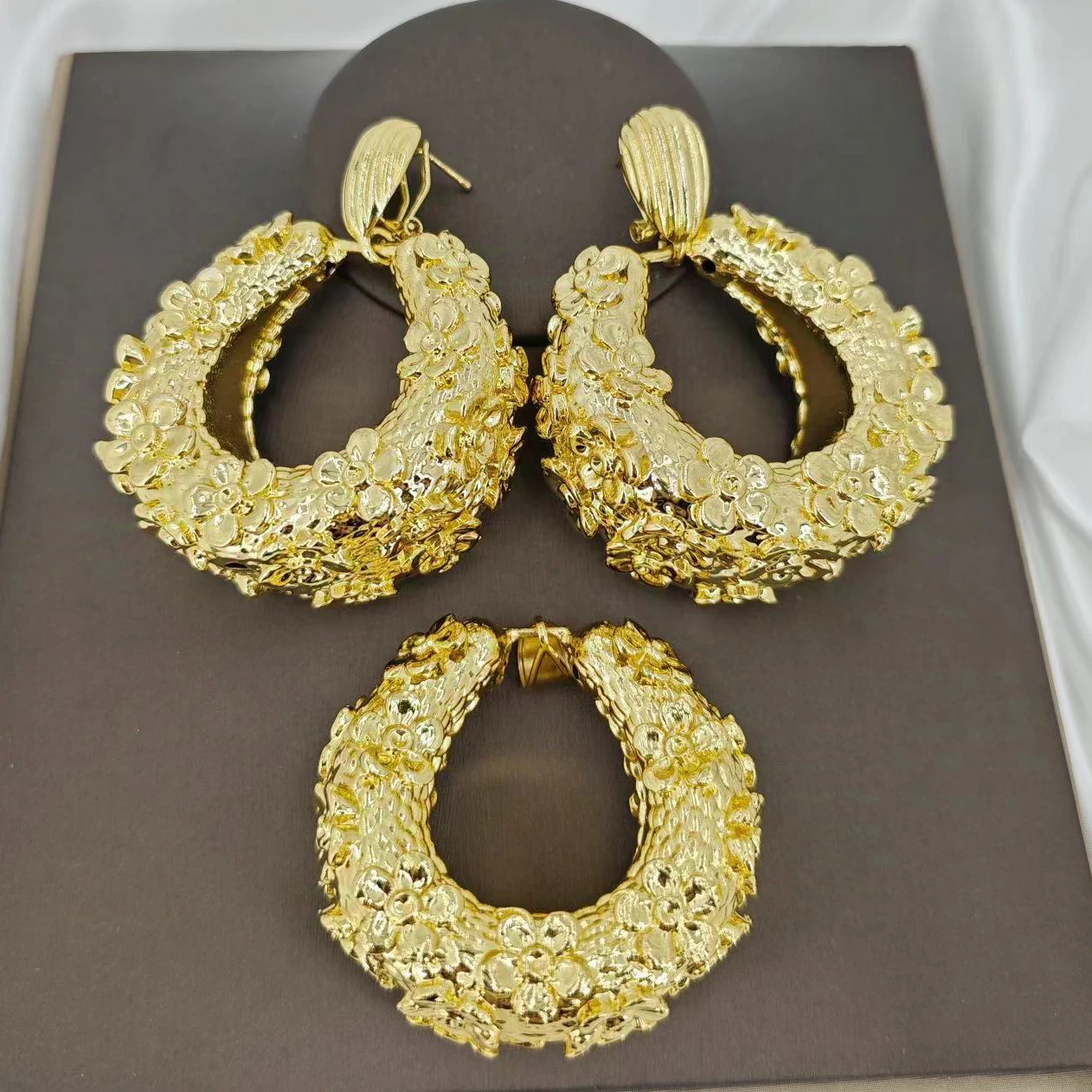 Stud Wholesale fine Light Weight Two Pieces Jewelry Set For Women fashion Collar Earrings Wedding Party Free Shipping Jewellery
Stud Wholesale fine Light Weight Two Pieces Jewelry Set For Women fashion Collar Earrings Wedding Party Free Shipping Jewellery