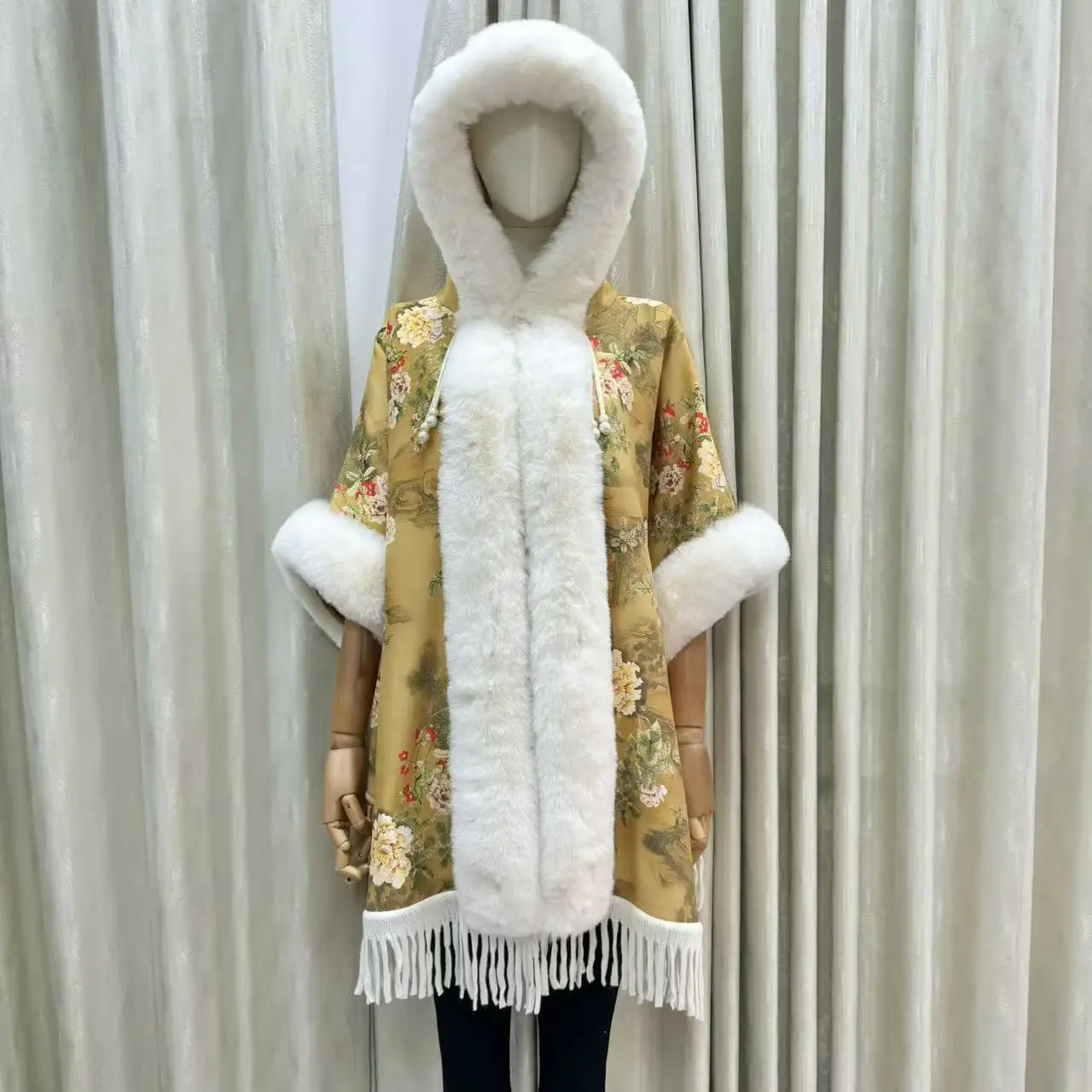 Elegant Sweet Chinese Vintage Style Faux Fur Cape Women Winter Knit Jacquard Shawl Coat Party Wraps Cloak Thicken Fleece
Elegant Sweet Chinese Vintage Style Faux Fur Cape Women Winter Knit Jacquard Shawl Coat Party Wraps Cloak Thicken Fleece