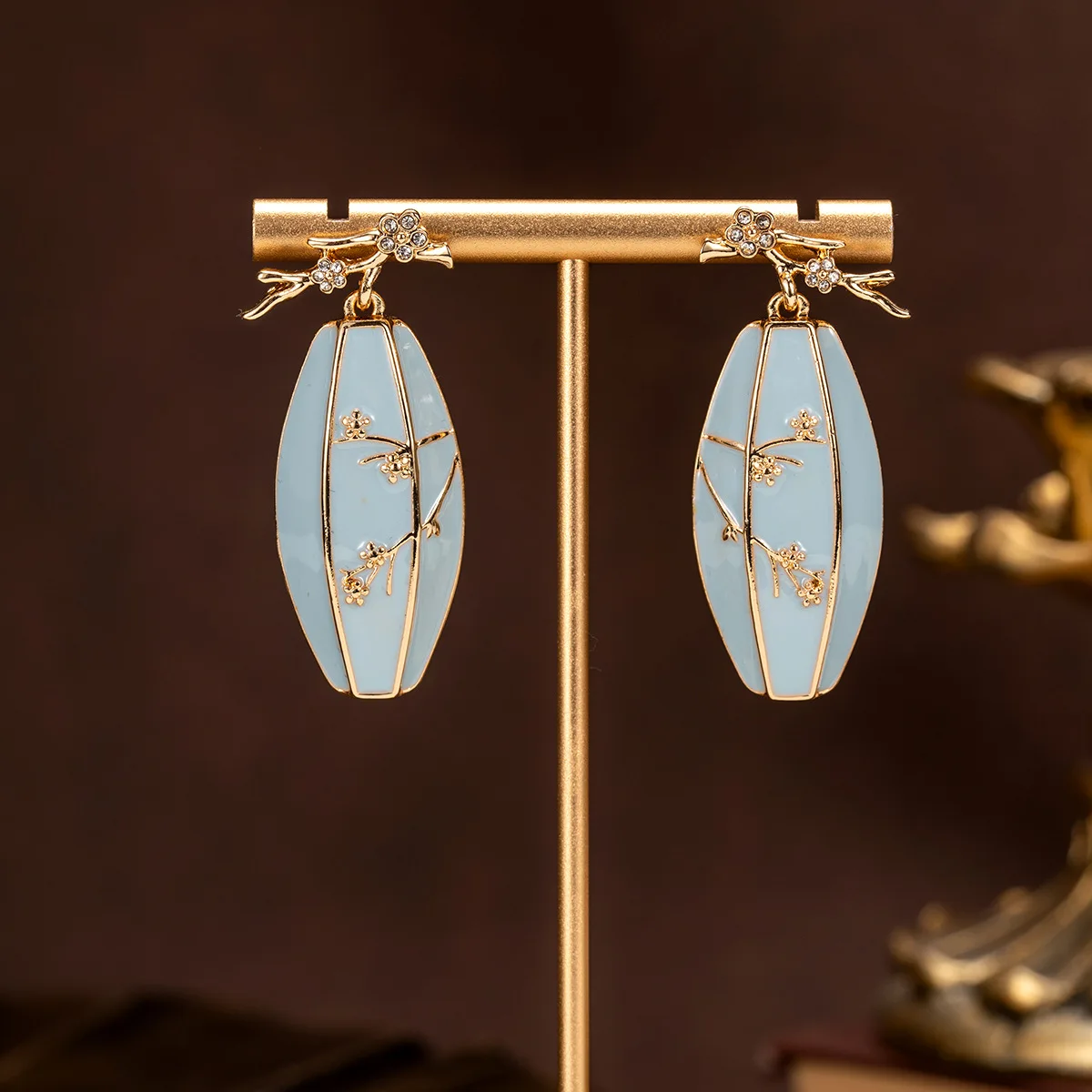 Medieval Vintage Blue Enamel Vase Shape Dangle Earrings Versatile Temperament New Chinese Style Medieval Earrings for Women
Medieval Vintage Blue Enamel Vase Shape Dangle Earrings Versatile Temperament New Chinese Style Medieval Earrings for Women
