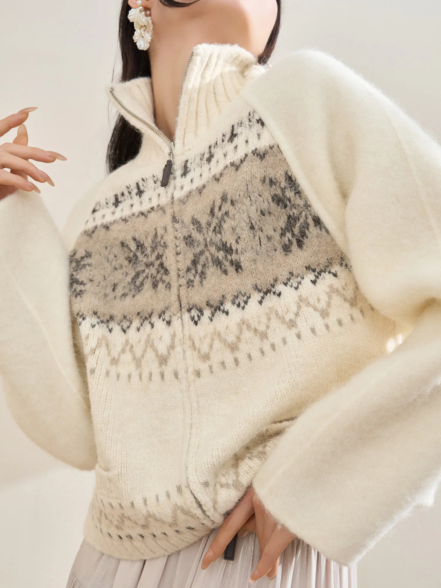 Модное шерстяное пальто в стиле Фейр-айл для женщин, зимний топ с воротником-стойкой, лоскутное, с геометрическим узором, длинное, теплое, верхняя одежда
Модное шерстяное пальто в стиле Фейр-айл для женщин, зимний топ с воротником-стойкой, лоскутное, с геометрическим узором, длинное, теплое, верхняя одежда