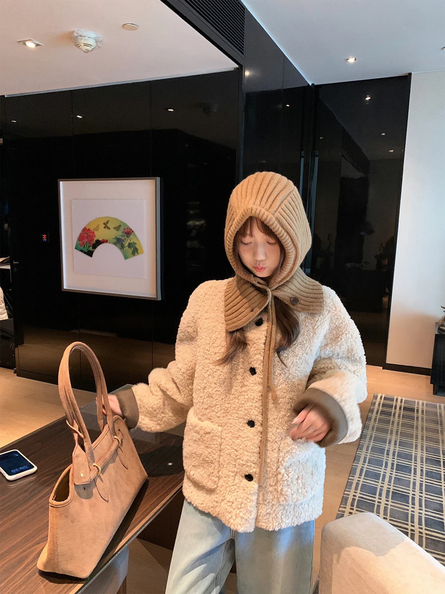 Женская свободная куртка из овечьей шерсти теплых тонов, комфортный топ из овечьего меха, новинка 2025 года, корейская короткая верхняя одежда
Женская свободная куртка из овечьей шерсти теплых тонов, комфортный топ из овечьего меха, новинка 2025 года, корейская короткая верхняя одежда