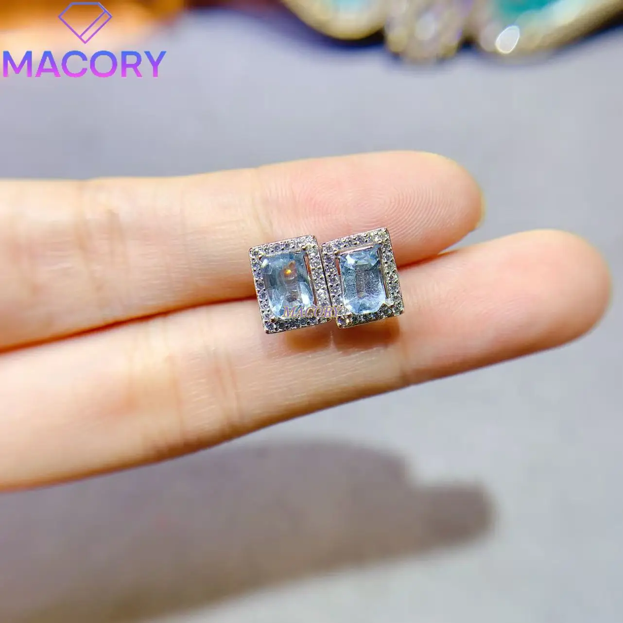 Новые женские серьги-гвоздики с натуральным аквамарином, стерлинговое серебро 925 пробы, изысканные высококачественные, элегантные и непослушные украшения
Новые женские серьги-гвоздики с натуральным аквамарином, стерлинговое серебро 925 пробы, изысканные высококачественные, элегантные и непослушные украшения