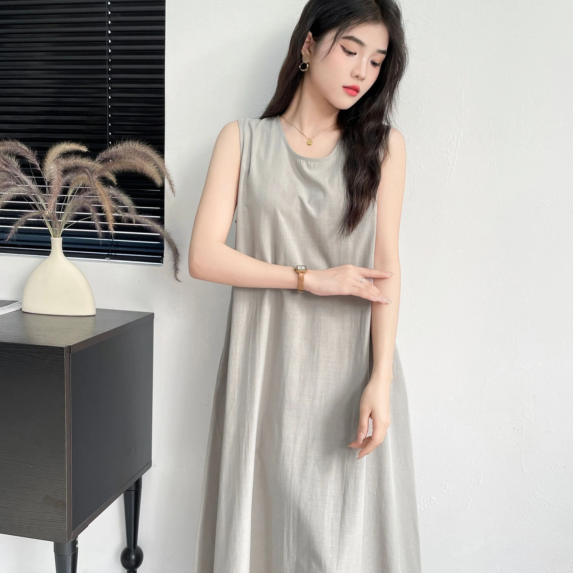 Women's Cotton Linen Elegant Sundress 2025 Summer Loose Plus Size A-Line Sleeveless Female Robe Solid Color Loose Pockets Dress
Women's Cotton Linen Elegant Sundress 2025 Summer Loose Plus Size A-Line Sleeveless Female Robe Solid Color Loose Pockets Dress