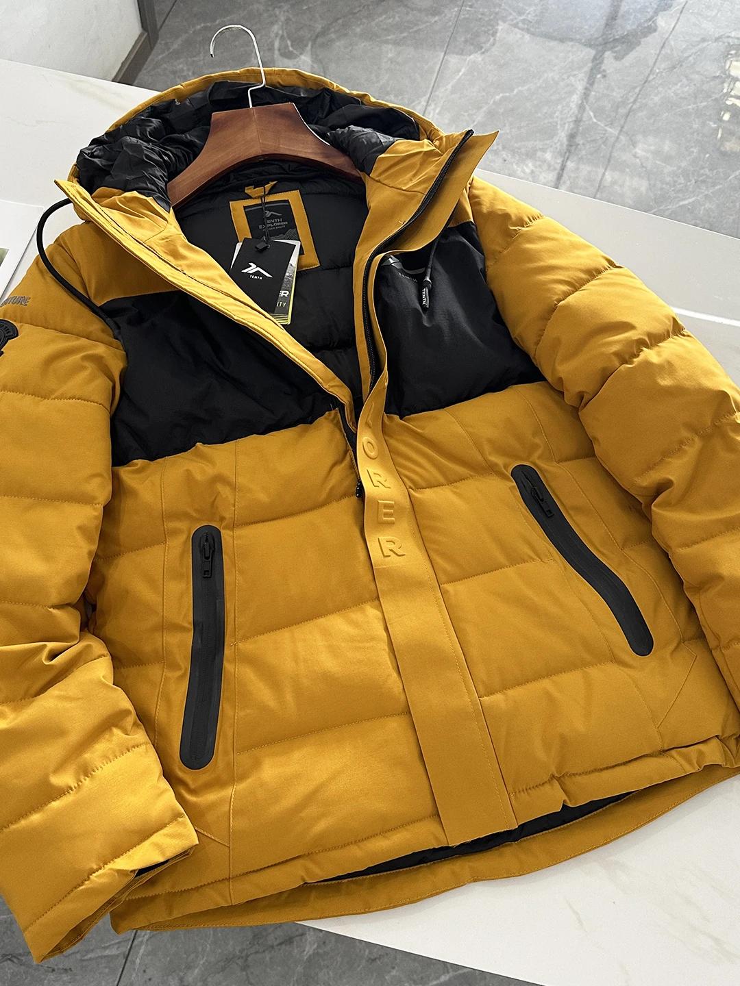 Уличное мужское теплое пальто с капюшоном Jaet, ветрозащитное водонепроницаемое хлопковое стеганое пальто, модное городское пальто Long Sve, повседневное...
Уличное мужское теплое пальто с капюшоном Jaet, ветрозащитное водонепроницаемое хлопковое стеганое пальто, модное городское пальто Long Sve, повседневное...