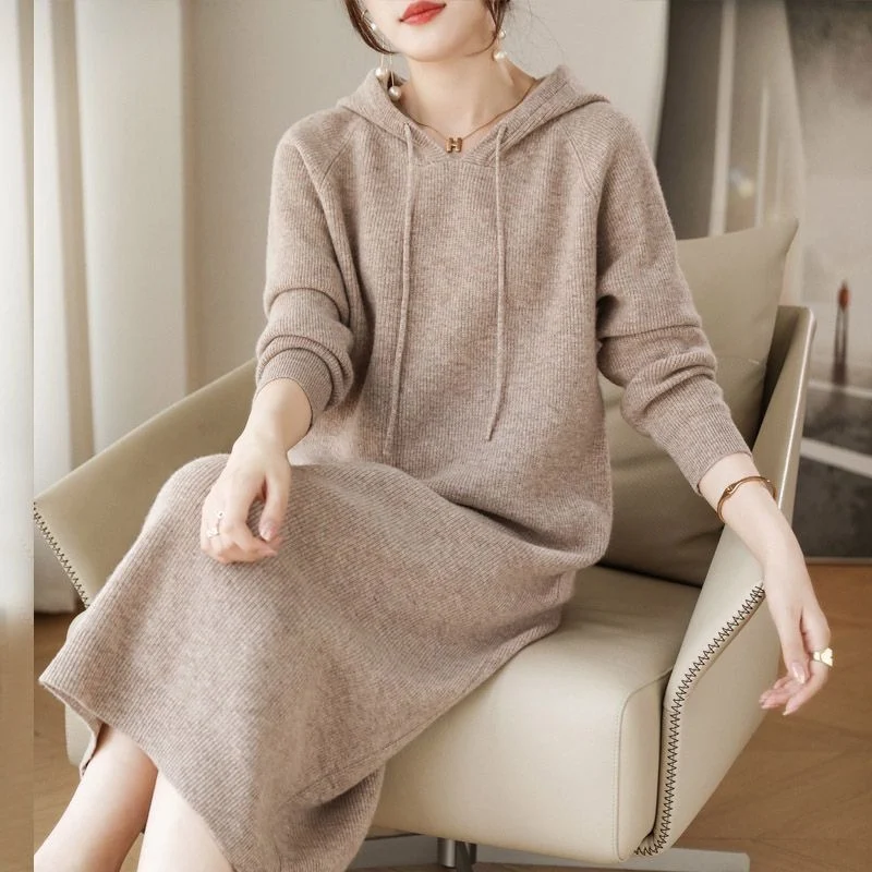 Autumn and winter new 100% pure cashmere dress padded knee-length sweater skirt casual loose hooded skirt.
Autumn and winter new 100% pure cashmere dress padded knee-length sweater skirt casual loose hooded skirt.