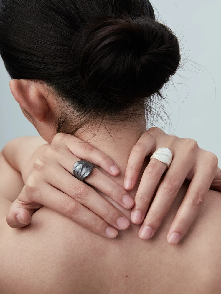 Ree Counter Meeting Minimal Wide Face Irregular Handmade Texture Fold 925 Pure Silver Open Ring Fashionable Jewelry Accessory
Ree Counter Meeting Minimal Wide Face Irregular Handmade Texture Fold 925 Pure Silver Open Ring Fashionable Jewelry Accessory