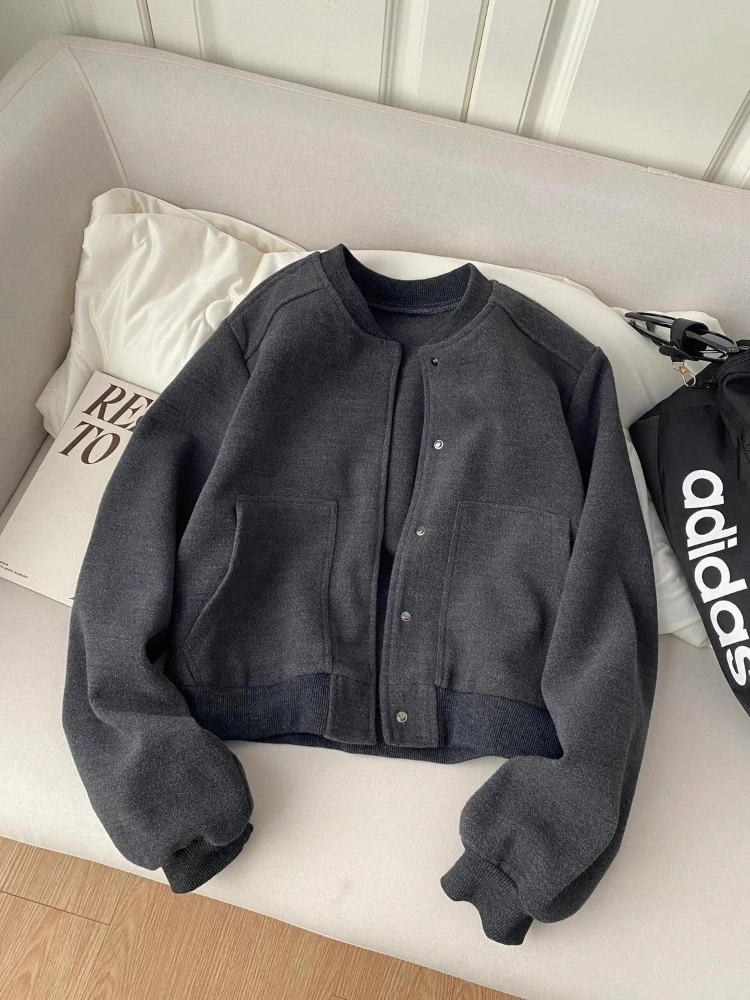 Женские модные осенние куртки в минималистичном стиле, однотонные, в американском ретро-стиле, с длинными рукавами, повседневные, популярные, укороченные, дизайнерская верхняя одежда
Женские модные осенние куртки в минималистичном стиле, однотонные, в американском ретро-стиле, с длинными рукавами, повседневные, популярные, укороченные, дизайнерская верхняя одежда