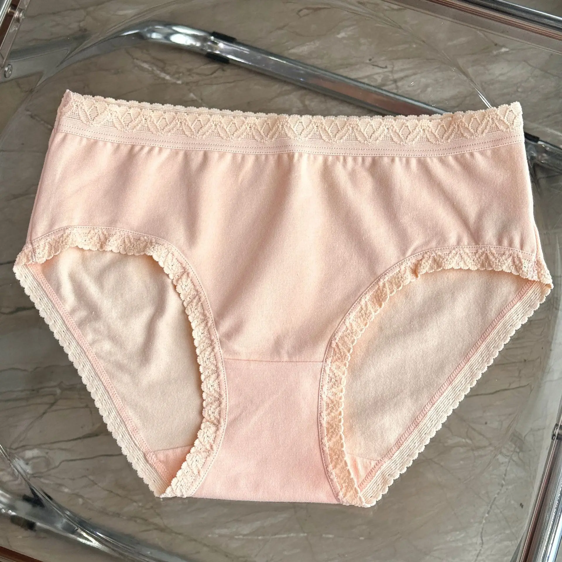 French lace women's underwear, spot romantic and comfortable hip lift mid-waist cotton bottom crotch women's briefs
French lace women's underwear, spot romantic and comfortable hip lift mid-waist cotton bottom crotch women's briefs