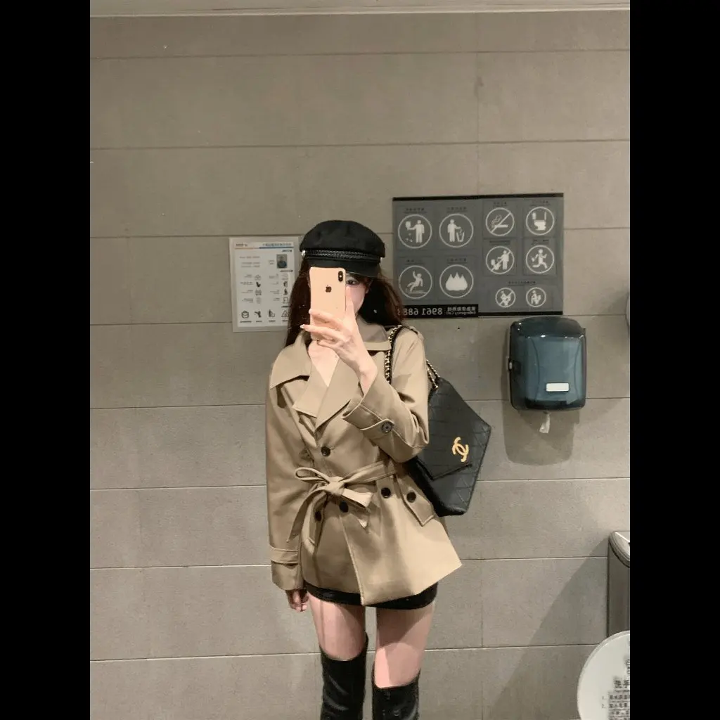 Women's Khaki Windbreaker Short Outwear High-End Suit Collar Double-Breasted Lace-Up Waist Top Autumn New Fashion
Women's Khaki Windbreaker Short Outwear High-End Suit Collar Double-Breasted Lace-Up Waist Top Autumn New Fashion