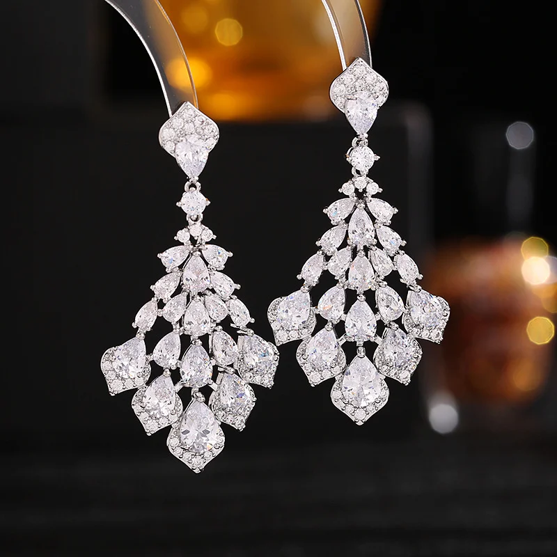 Серьги из серебра S925 с суперблестящими цирконами, новые, в форме капли, с лепестками, в стиле Heavy Industry Light Luxury, для вечерних платьев
Серьги из серебра S925 с суперблестящими цирконами, новые, в форме капли, с лепестками, в стиле Heavy Industry Light Luxury, для вечерних платьев