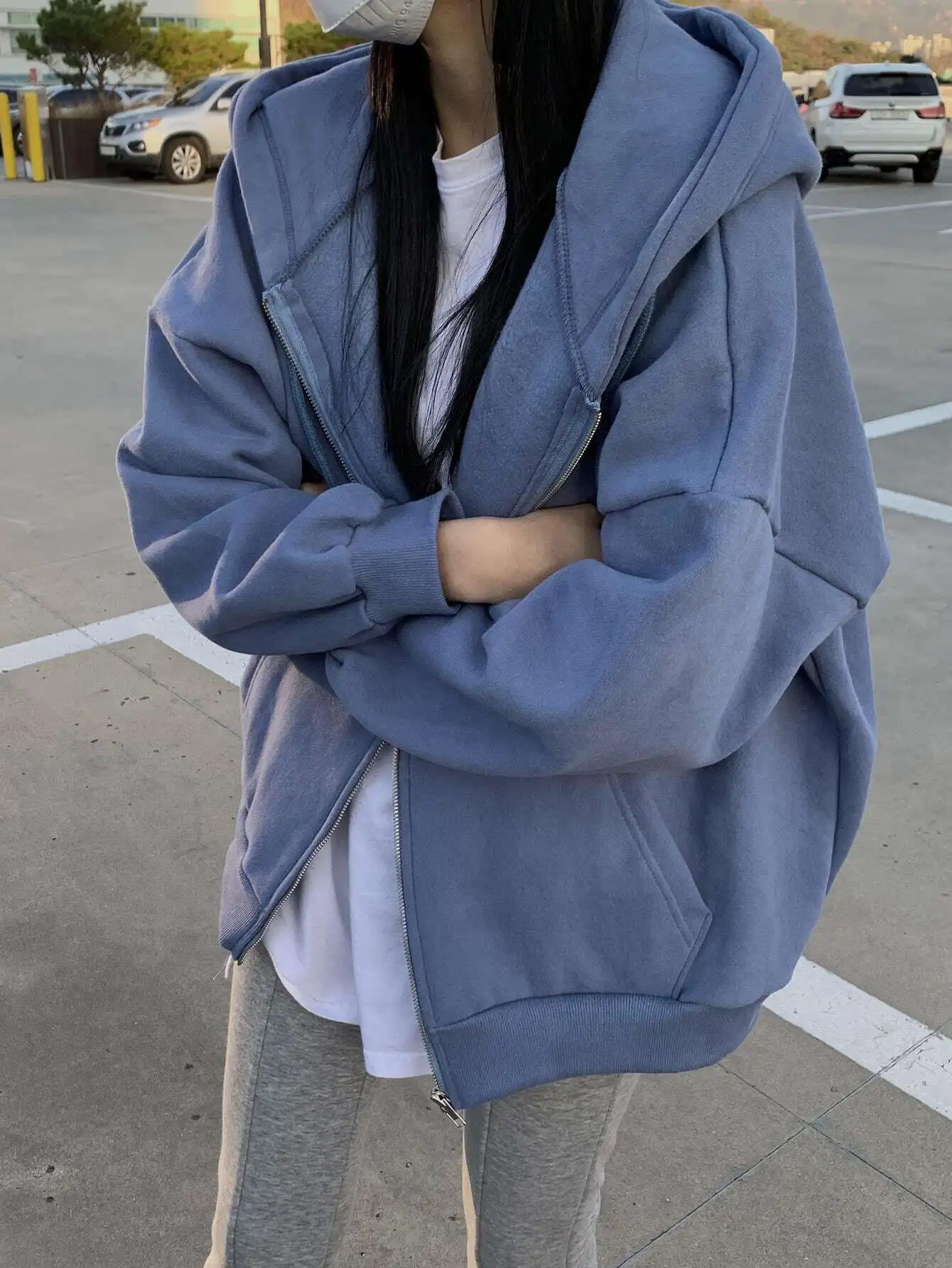 Женская толстовка оверсайз на молнии с заниженной линией плеча, повседневная осенняя куртка-свитшот с карманом-кенгуру
Женская толстовка оверсайз на молнии с заниженной линией плеча, повседневная осенняя куртка-свитшот с карманом-кенгуру