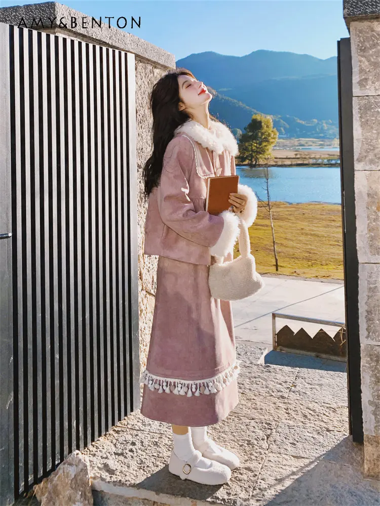 Осень-зима, розовая замшевая кружевная овечья шерсть, отложной воротник, свободная повседневная стеганая куртка, юбка средней длины с высокой талией, комплект из двух предметов
Осень-зима, розовая замшевая кружевная овечья шерсть, отложной воротник, свободная повседневная стеганая куртка, юбка средней длины с высокой талией, комплект из двух предметов
