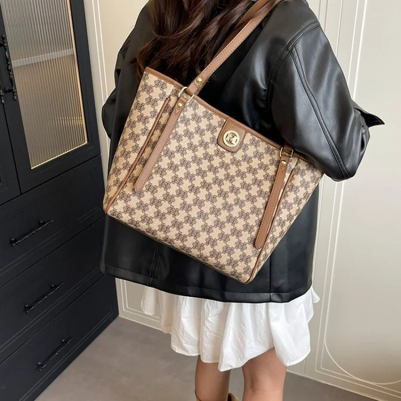 Women's Crossbody-Bag Made Of Premium Leather Boasting Trendy High-End Paris Daily Look
Women's Crossbody-Bag Made Of Premium Leather Boasting Trendy High-End Paris Daily Look