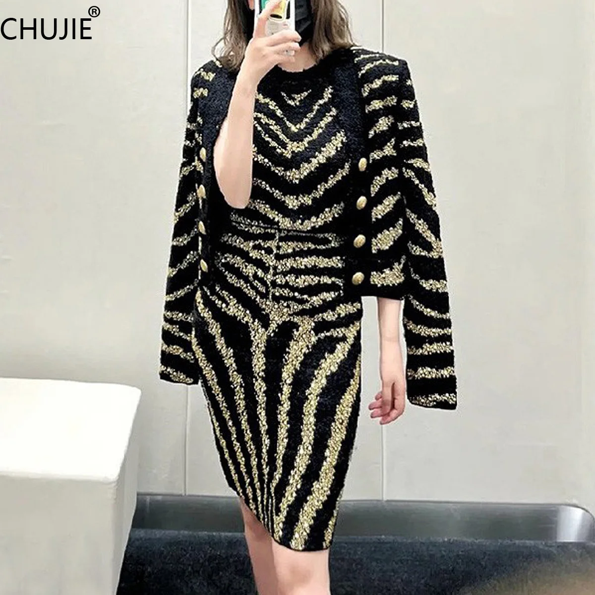 CHUJIE Women's Set Fashion Commuter Leisure Women's Knitted Hot Diamond Coat+Tank Top+Skirt Set 2025 Spring New
CHUJIE Women's Set Fashion Commuter Leisure Women's Knitted Hot Diamond Coat+Tank Top+Skirt Set 2025 Spring New