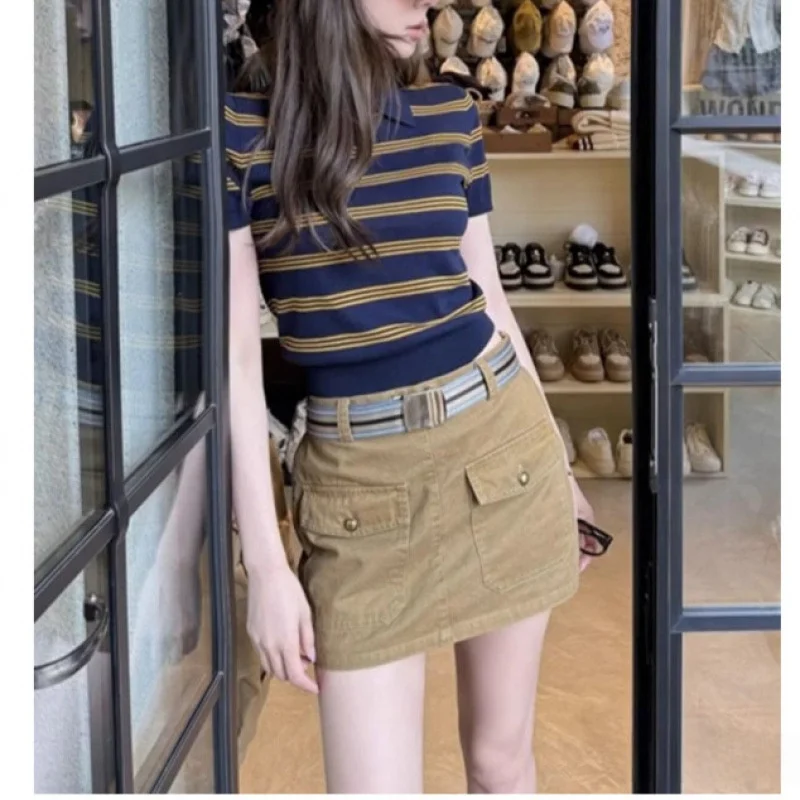 Korean College Style Women's Neck Short Sleeve Knitted Shirt Slim Fit Stripe Short Top Ultra Beautiful Summer Fashion
Korean College Style Women's Neck Short Sleeve Knitted Shirt Slim Fit Stripe Short Top Ultra Beautiful Summer Fashion