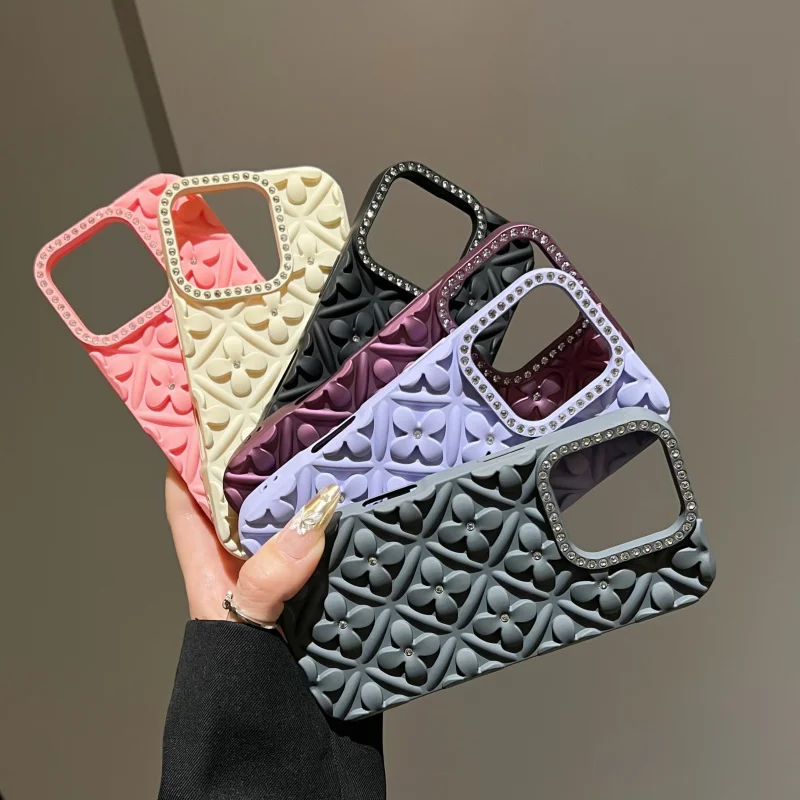 Custom-designed spray-painted and rhinestone-decorated small flowers are suitable foriPhone16promaxApple phone case with a premi
Custom-designed spray-painted and rhinestone-decorated small flowers are suitable foriPhone16promaxApple phone case with a premi
