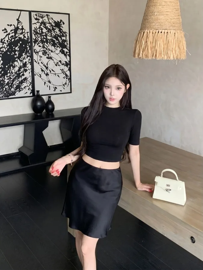 Retro Sexy Versatile Mid-Sleeve Halter T-Shirt High Waist A-Line Fish Tail Skirt Korean Style Two-Piece Set Women's Fashion
Retro Sexy Versatile Mid-Sleeve Halter T-Shirt High Waist A-Line Fish Tail Skirt Korean Style Two-Piece Set Women's Fashion