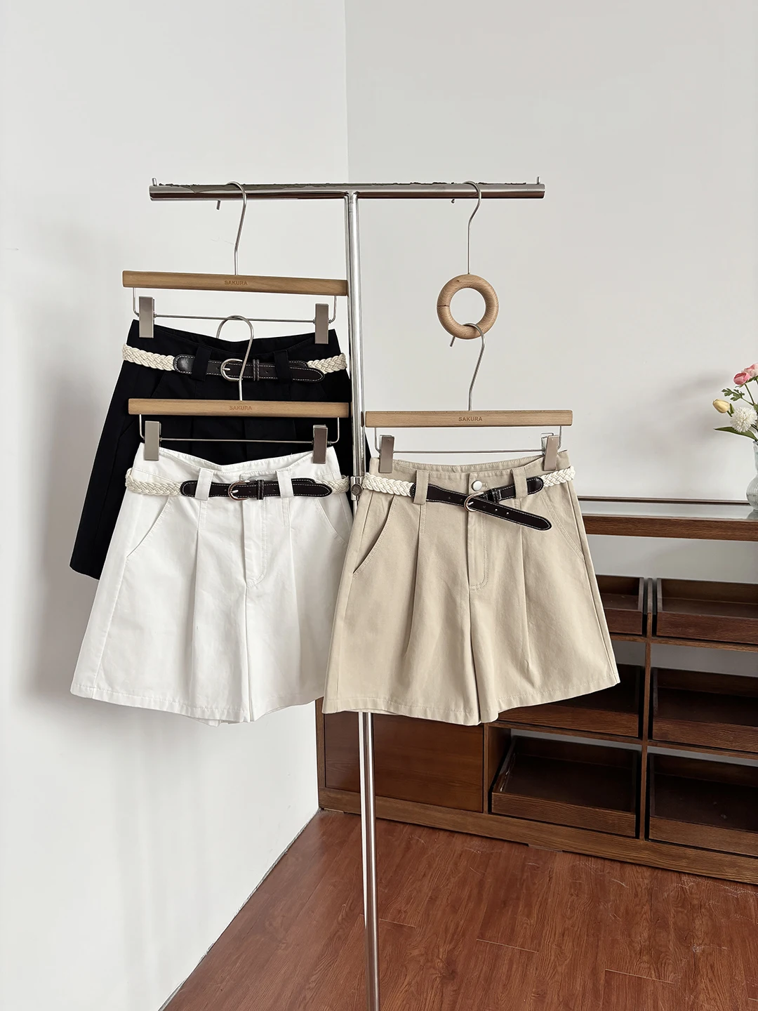 White A-Line Wide Leg Pants High Waist Loose Casual Short Shorts for Women Summer New Style Slimming Trendy Girl Versatile
White A-Line Wide Leg Pants High Waist Loose Casual Short Shorts for Women Summer New Style Slimming Trendy Girl Versatile
