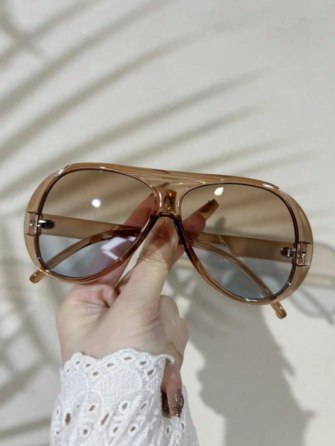 1PC New Vintage Design Oversized Square Glasses, High-End Street Style Party Festival Everyday Casual Eyewear Beach Accessories For Women Glasses Shades For Summer Beach Vacation,Outdoor,Travel
1PC New Vintage Design Oversized Square Glasses, High-End Street Style Party Festival Everyday Casual Eyewear Beach Accessories For Women Glasses Shades For Summer Beach Vacation,Outdoor,Travel