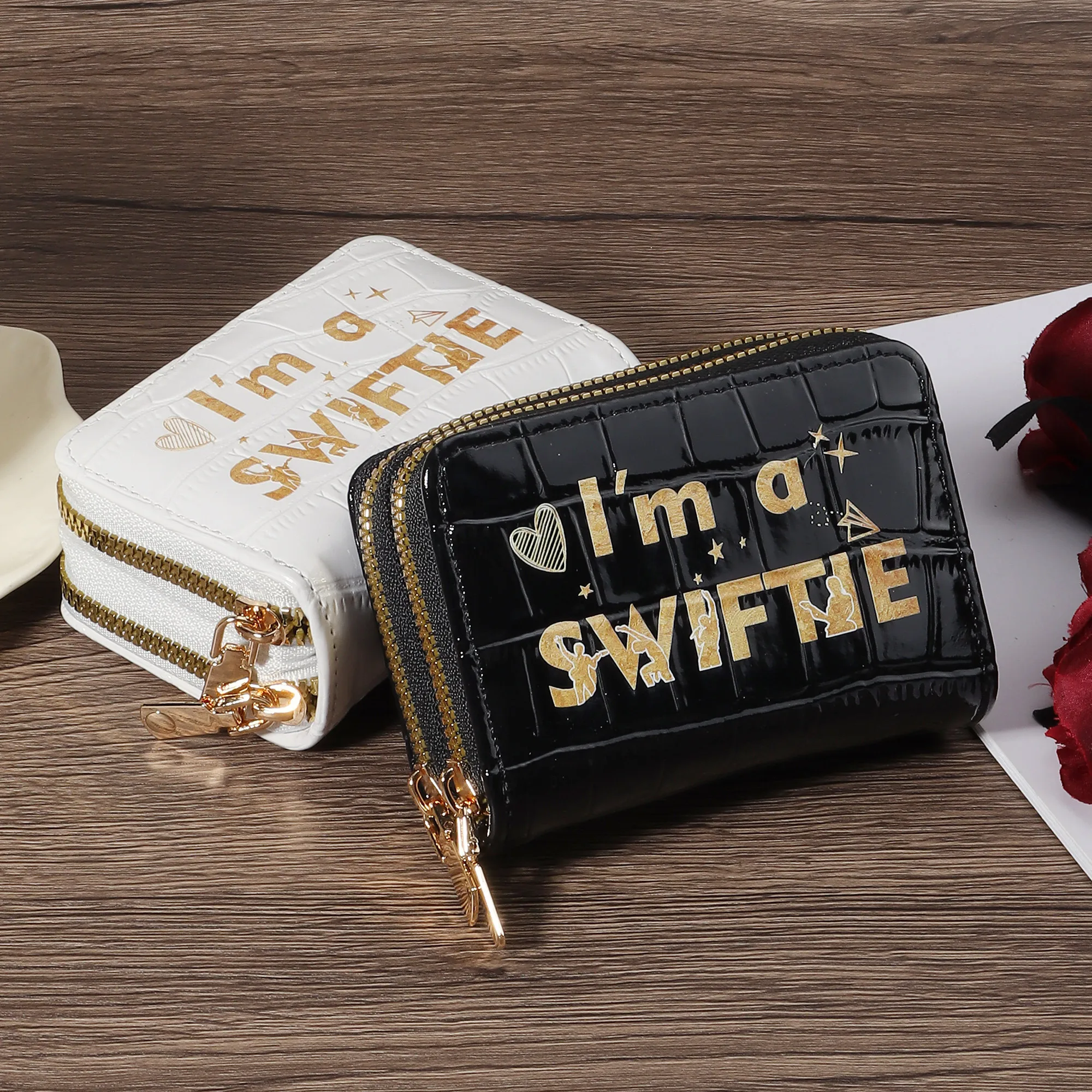 Женский минималистичный короткий кошелек, однотонный кошелек для монет, модный держатель для карт с двойной молнией, универсальная маленькая сумка для хранения для K
Женский минималистичный короткий кошелек, однотонный кошелек для монет, модный держатель для карт с двойной молнией, универсальная маленькая сумка для хранения для K