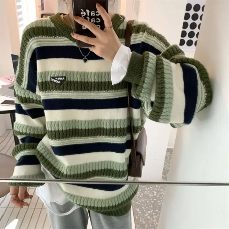 2023 Autumn Winter New Vintage Stripe Knitted Sweater O-Neck Loose Fashion Pullover Sweater Casual Long Sleeve Straight Sweater
2023 Autumn Winter New Vintage Stripe Knitted Sweater O-Neck Loose Fashion Pullover Sweater Casual Long Sleeve Straight Sweater