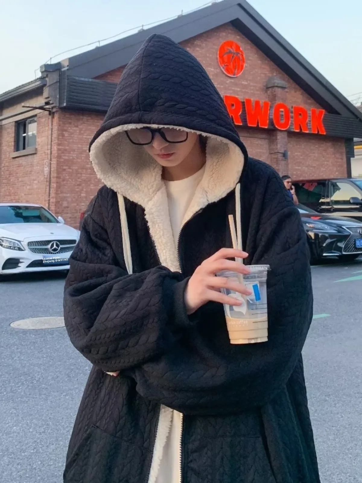 Bla Lamb Fur Lined Thiened Winter Cotton Jaet Men's Hooded Warm Coat Youth Trendy Outerwear Long Sve Loose Fit Jeans
Bla Lamb Fur Lined Thiened Winter Cotton Jaet Men's Hooded Warm Coat Youth Trendy Outerwear Long Sve Loose Fit Jeans