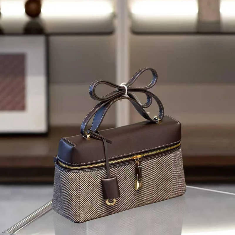 【Новинка 2025】 Женский ланч-бокс, кожаная крайняя плоть, сумка через плечо, модная косметичка на одно плечо, кошелек, сумочка 
【Новинка 2025】 Женский ланч-бокс, кожаная крайняя плоть, сумка через плечо, модная косметичка на одно плечо, кошелек, сумочка