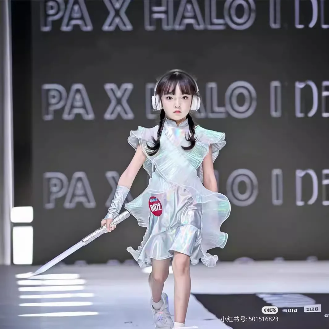 Girls Yuan Universe Wind Cheongsam Collar Chinese Style Fish Tail Dress Walk Show Technology Clothing Theme Future Wind E-sports
Girls Yuan Universe Wind Cheongsam Collar Chinese Style Fish Tail Dress Walk Show Technology Clothing Theme Future Wind E-sports