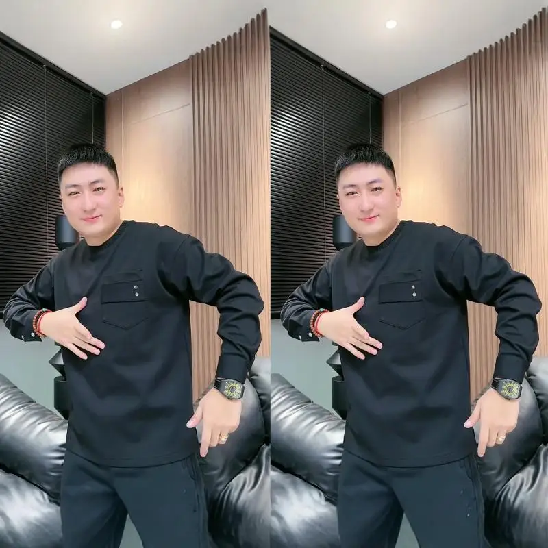 Осенняя коллекция 2025: Новая однотонная толстовка с вязаным воротником и контрастными вставками, модная, повседневная, удобная, мужская, свободного кроя, с круглым вырезом.
Осенняя коллекция 2025: Новая однотонная толстовка с вязаным воротником и контрастными вставками, модная, повседневная, удобная, мужская, свободного кроя, с круглым вырезом.