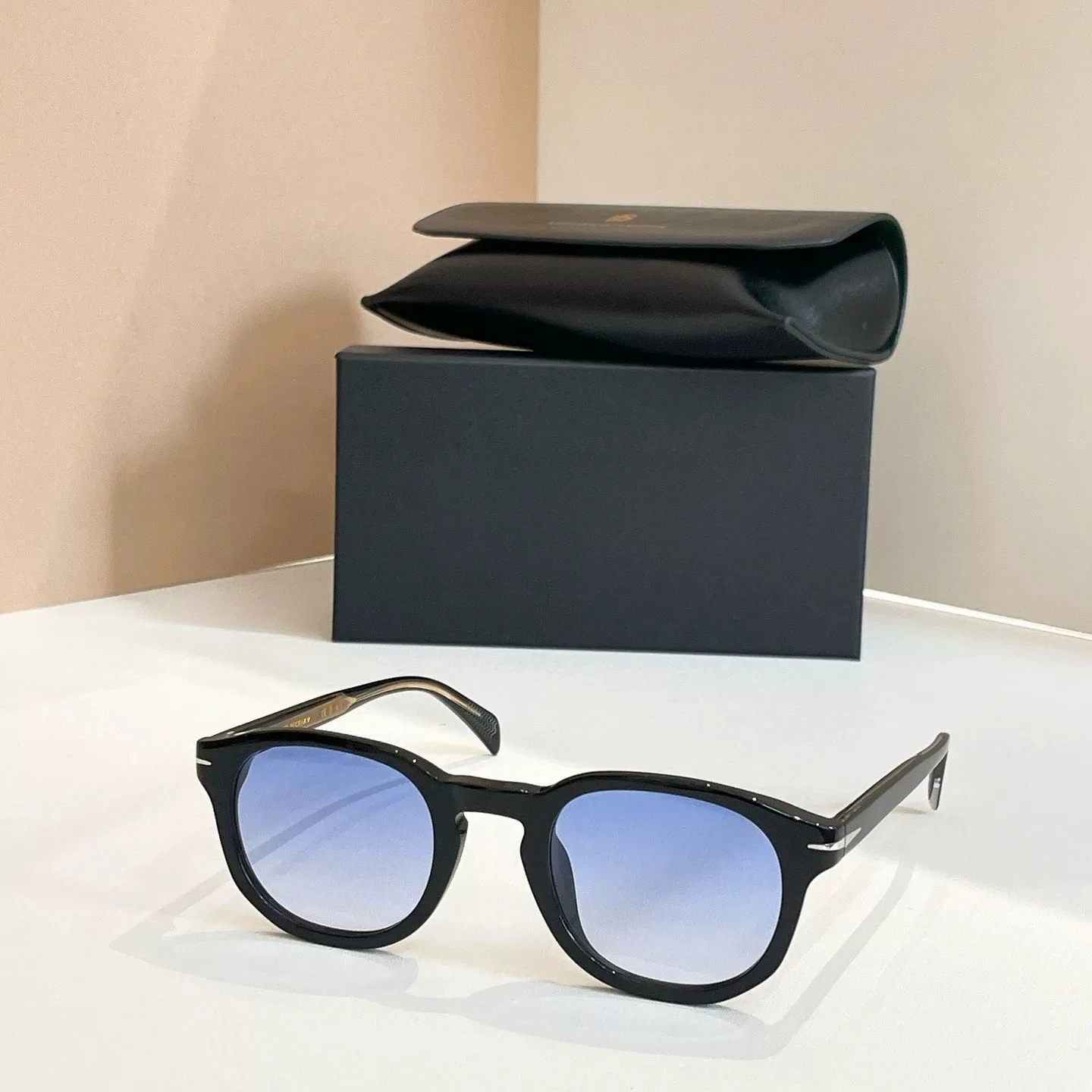 Luxury Brand DB1007/S Vintage Aviator Sunglasses Metal Frame Gradient Lens Fashion Eyewear UV400 Men's Streetwear Shades
Luxury Brand DB1007/S Vintage Aviator Sunglasses Metal Frame Gradient Lens Fashion Eyewear UV400 Men's Streetwear Shades