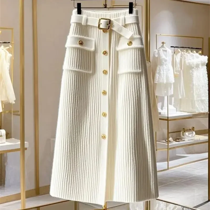 Classic Aesthetic High Waist A-line Knitted Skirt High-end Metal Button Midi Skirts Winter White Pocket Half Knit Skirt Women
Classic Aesthetic High Waist A-line Knitted Skirt High-end Metal Button Midi Skirts Winter White Pocket Half Knit Skirt Women
