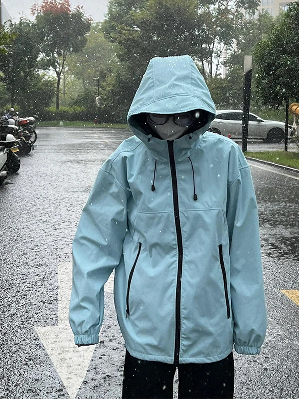 Светло-голубая женская куртка 2025 года, новая летняя одежда для путешествий и альпинизма, свободный крой, полиэстер, на молнии, однотонная
Светло-голубая женская куртка 2025 года, новая летняя одежда для путешествий и альпинизма, свободный крой, полиэстер, на молнии, однотонная