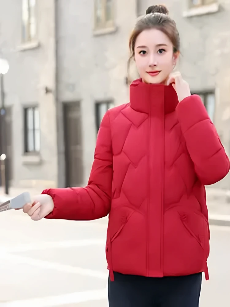 Пуховики-парки женские в стиле хип-хоп: минималистичные, с чистыми линиями, базовые, незаменимые для повседневного гардероба, простые и элегантные, модные.
Пуховики-парки женские в стиле хип-хоп: минималистичные, с чистыми линиями, базовые, незаменимые для повседневного гардероба, простые и элегантные, модные.